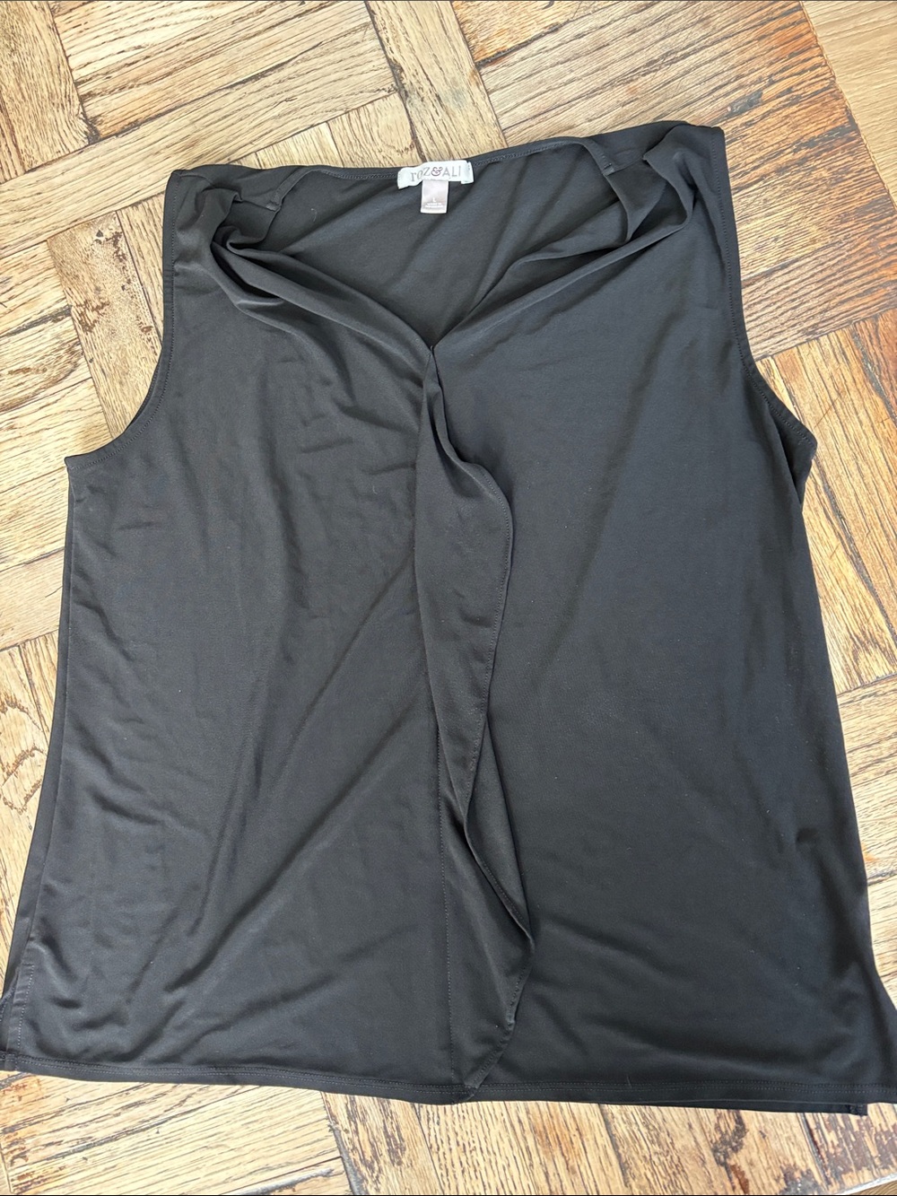 Roz & Ali Black Twist Front Sleeveless Tank